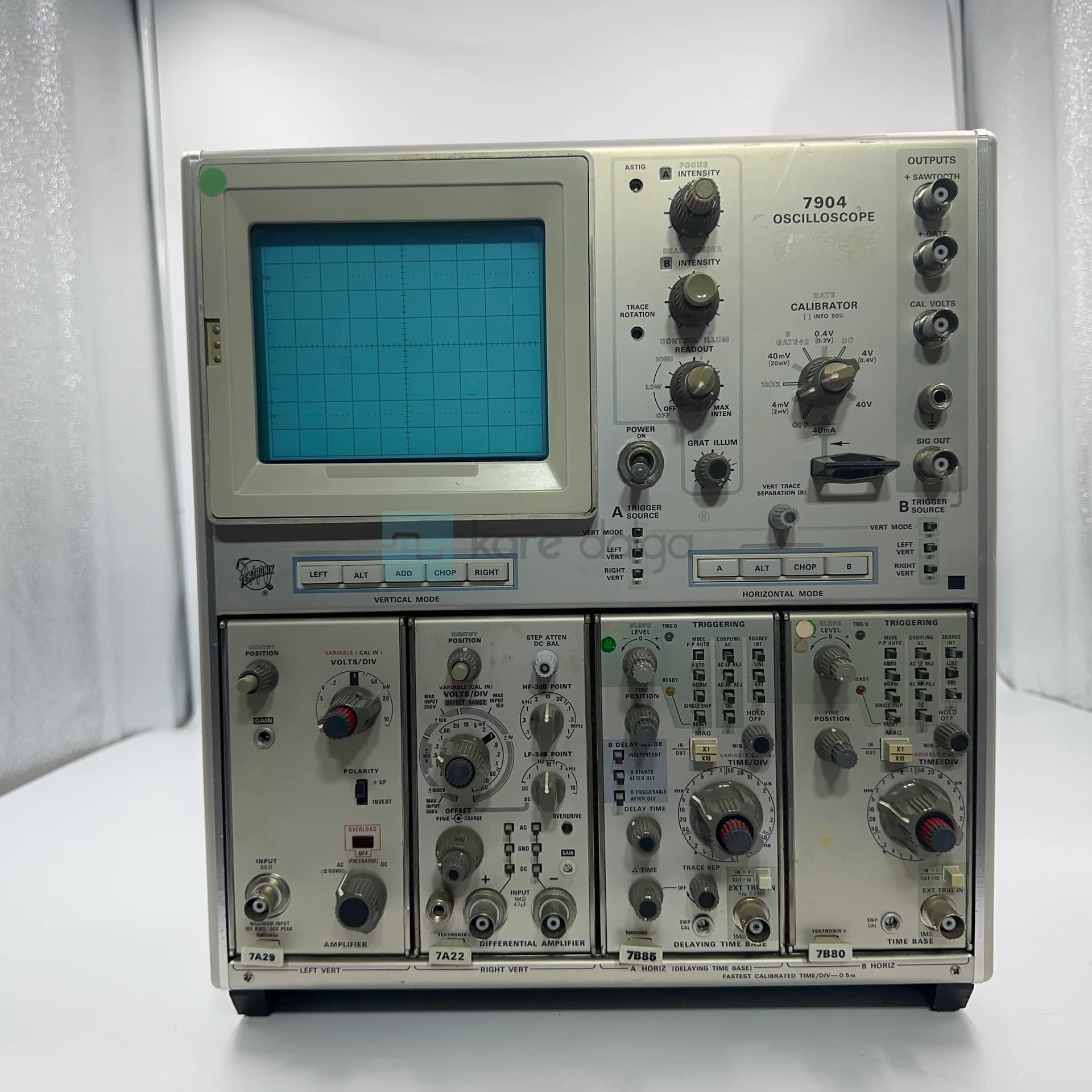 Tektronix 7904 - 4 Modüler Kanal 500 Mhz Analog Osiloskop - Görsel 1